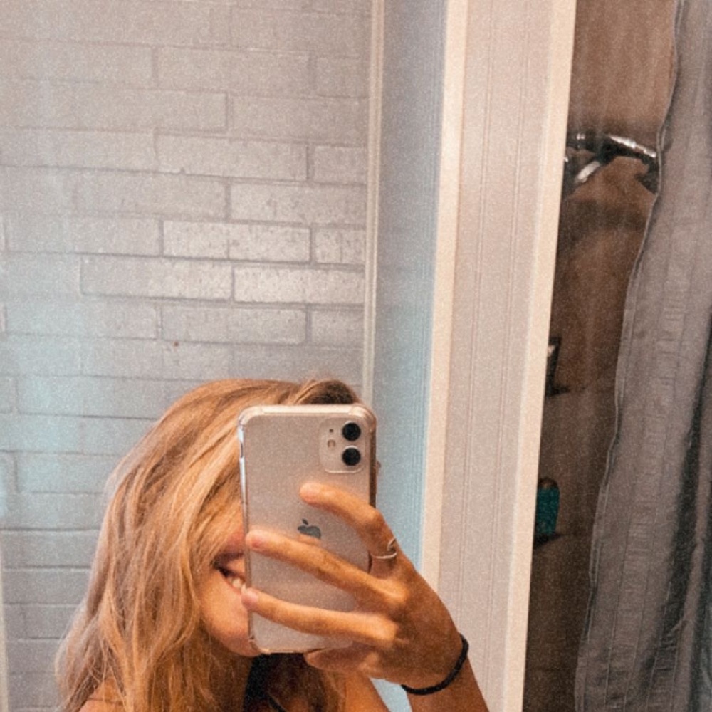 Meet your Posher, Liana